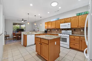 19708 N Jojoba Ct, Surprise, AZ 85374 - Photo 10