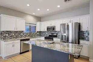 15948 W Mauna Loa Ln, Surprise, AZ 85379 - Photo 12