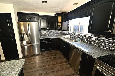 7213 W Tuckey Lane, Glendale, AZ 85303 - Photo 18