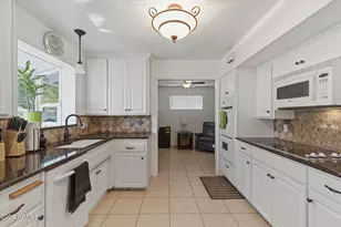 940 E Berridge Ln, Phoenix, AZ 85014 - Photo 8