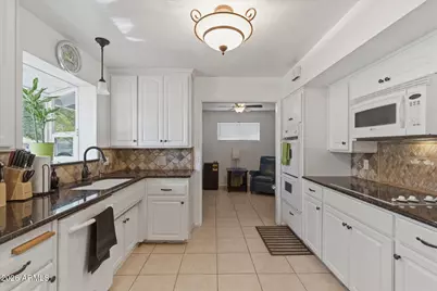 940 E Berridge Lane, Phoenix, AZ 85014 - Photo 14