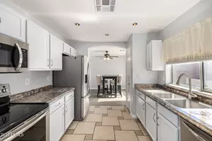 11329 W Austin Thomas Dr, Surprise, AZ 85378 - Photo 10