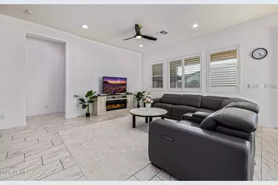 22106 N 59th Way, Phoenix, AZ 85054 - Photo 10