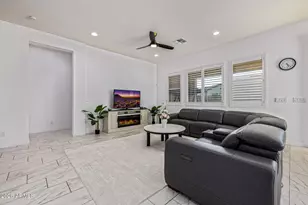 22106 N 59th Wy, Phoenix, AZ 85054 - Photo 10