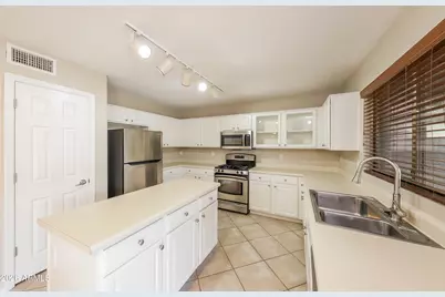 15260 W Cottonwood Street, Surprise, AZ 85374 - Photo 6