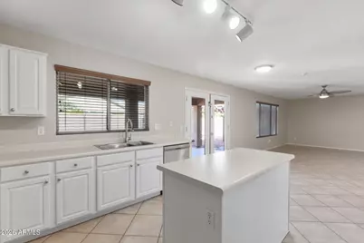 15260 W Cottonwood Street, Surprise, AZ 85374 - Photo 4