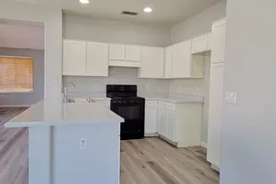 8868 N 66th Ave, Glendale, AZ 85302 - Photo 4