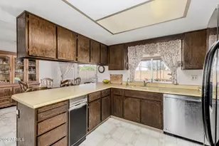 2458 N Terrace Cir, Mesa, AZ 85203 - Photo 8