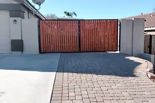 10529 W Robin Ln, Peoria, AZ 85383 - Photo 2