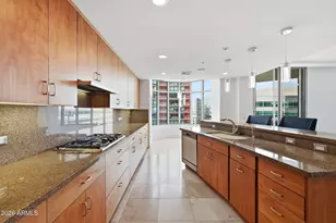 2402 E Esplanade Ln, Phoenix, AZ 85016 - Photo 18