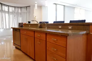 2402 E Esplanade Ln, Phoenix, AZ 85016 - Photo 4