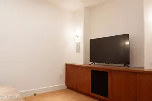 2402 E Esplanade Ln, Phoenix, AZ 85016 - Photo 8