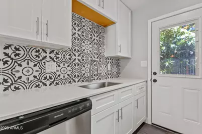 35 W Medlock Drive #3, Phoenix, AZ 85013 - Photo 6