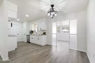 10528 W Saratoga Cir, Sun City, AZ 85351 - Photo 8