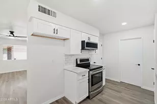 10528 W Saratoga Cir, Sun City, AZ 85351 - Photo 8