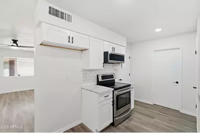 10528 W Saratoga Circle, Sun City, AZ 85351 - Photo 6