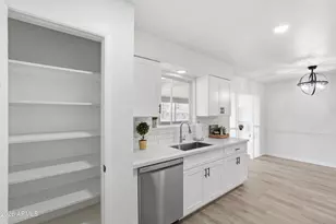 10528 W Saratoga Cir, Sun City, AZ 85351 - Photo 8