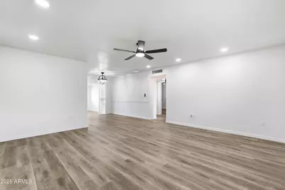 10528 W Saratoga Circle, Sun City, AZ 85351 - Photo 4