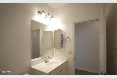 5722 W Getty Drive, Phoenix, AZ 85043 - Photo 8