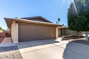 719 S Penrose Cir, Mesa, AZ 85206 - Photo 2