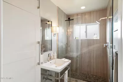 3328 E Turney Avenue, Phoenix, AZ 85018 - Photo 14