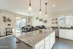 1813 E Grenadine Rd, Phoenix, AZ 85040 - Photo 12