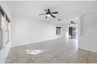 8124 S 6th Avenue, Phoenix, AZ 85041 - Photo 10