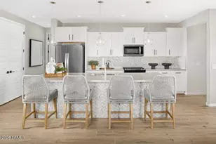 13439 W Eagle Feather Rd, Peoria, AZ 85383 - Photo 2