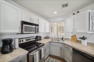 10401 N 52nd St, Paradise Valley, AZ 85253 - Photo 1