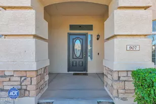 907 E Gary Ln, Phoenix, AZ 85042 - Photo 2