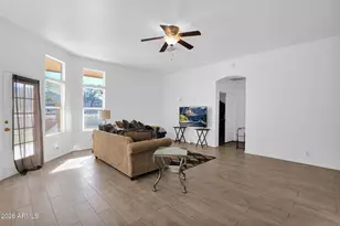 907 E Gary Ln, Phoenix, AZ 85042 - Photo 8