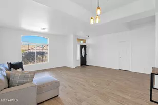 907 E Gary Ln, Phoenix, AZ 85042 - Photo 4