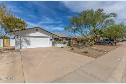 3414 W Gelding Drive, Phoenix, AZ 85053 - Photo 2