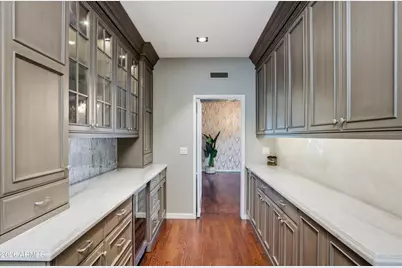 2939 N Manor Drive W, Phoenix, AZ 85014 - Photo 16