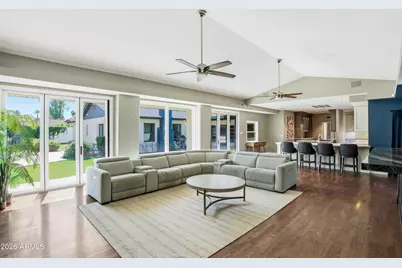 2939 N Manor Drive W, Phoenix, AZ 85014 - Photo 2