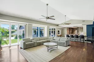 2939 N Manor Dr W, Phoenix, AZ 85014 - Photo 2