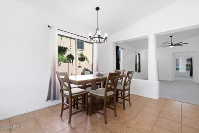 6822 S 40th Drive, Phoenix, AZ 85041 - Photo 8