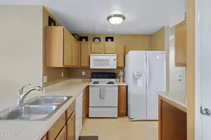 3212 W St Kateri Dr, Phoenix, AZ 85041 - Photo 10