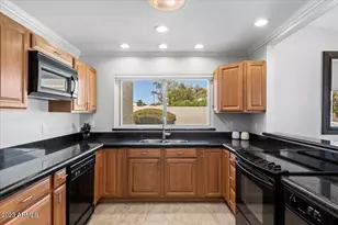 8466 E San Benito Dr, Scottsdale, AZ 85258 - Photo 10