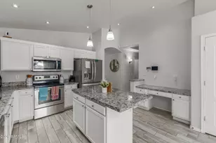 2403 E Rosemonte Dr, Phoenix, AZ 85050 - Photo 6