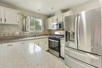 4116 N 64th Drive, Phoenix, AZ 85033 - Photo 2