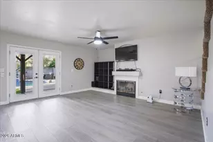 2018 E Wahalla Ln, Phoenix, AZ 85024 - Photo 10