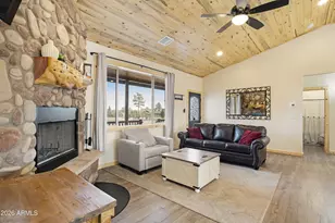 2718 Church Ln, Overgaard, AZ 85933 - Photo 10