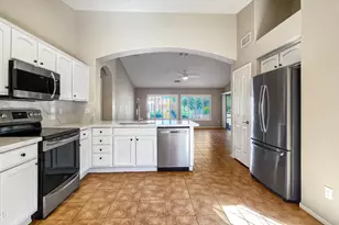 15690 W Earll Dr, Goodyear, AZ 85395 - Photo 10