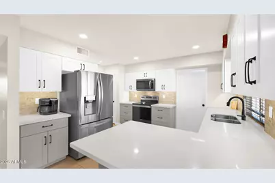 9822 W Long Hills Drive, Sun City, AZ 85351 - Photo 6