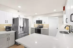 9822 W Long Hills Dr, Sun City, AZ 85351 - Photo 6