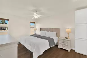 9822 W Long Hills Dr, Sun City, AZ 85351 - Photo 10