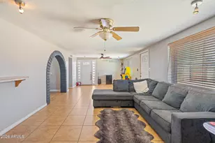 1923 N 44th Pl, Phoenix, AZ 85008 - Photo 14