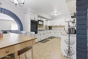 1923 N 44th Pl, Phoenix, AZ 85008 - Photo 4