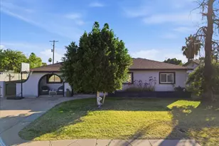 1923 N 44th Pl, Phoenix, AZ 85008 - Photo 1